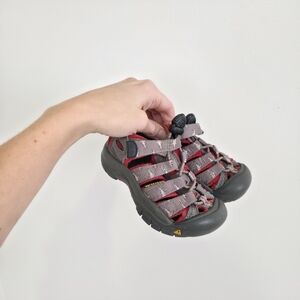 Keen Newport H2 Hiking Sandal Gray and Red Sharks